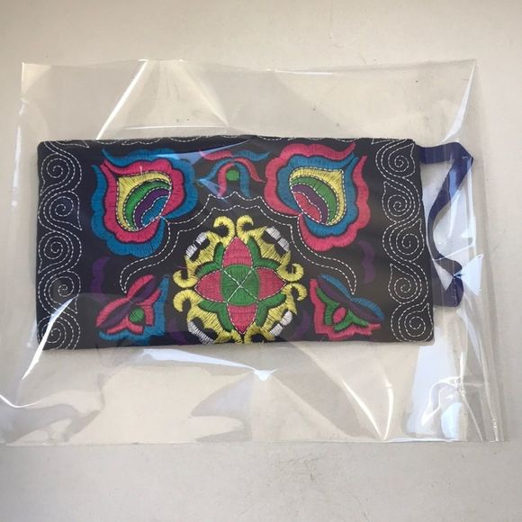 Exquisitely Hand Embroidered Clutch ✨~ 🌟NEW✨ - Picture 4 of 8